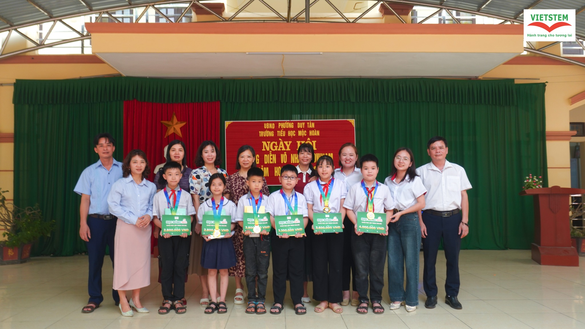 VINH DANH NHỮNG CHIẾN BINH CÔNG NGHỆ XUẤT SẮC TẠI TIỂU HỌC MỘC HOÀN